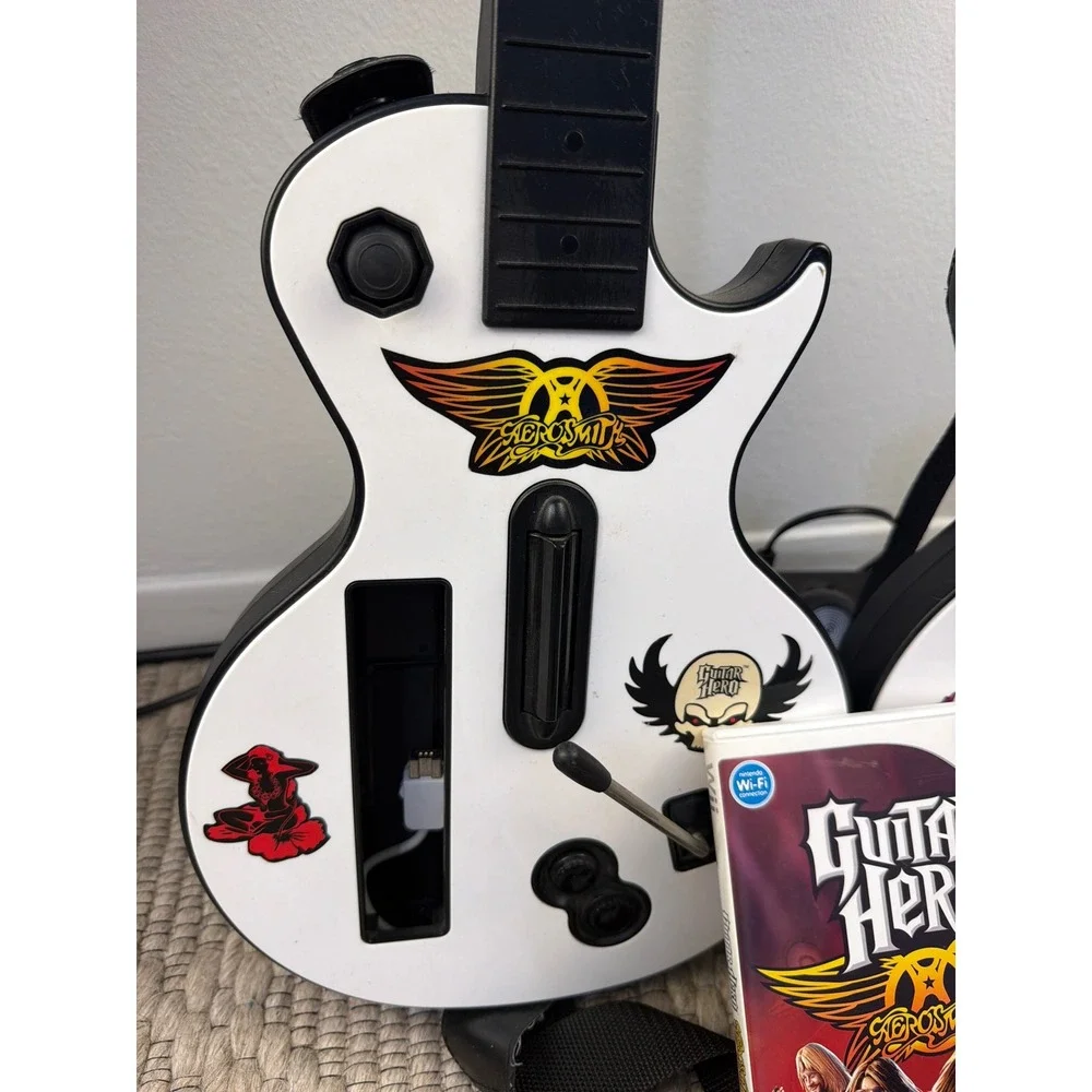 Guitar Hero Aerosmith Wii 2 Gibson Les Paul Controllers Game Bundle